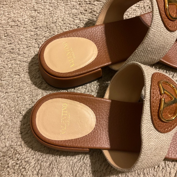 Valentino Garavani VLogo Signature sandals - Picture 4 of 7